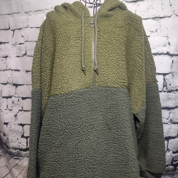 Victoria's Secret PINK Sherpa Hooded Pullover - Picture 1 of 14